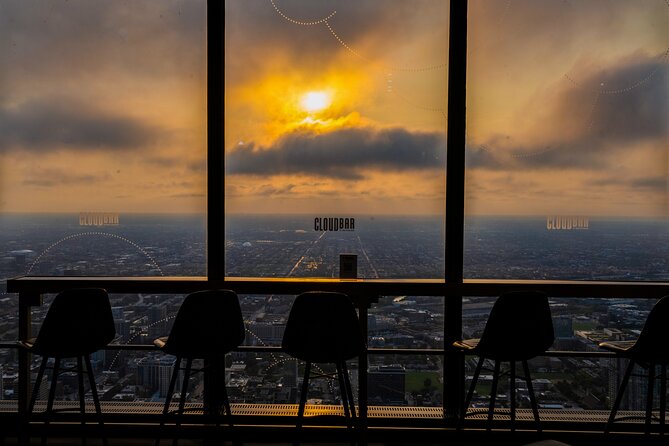 360 Chicago Observation Deck Sip and View Ticket - The CloudWalk and Optical Illusion Murals