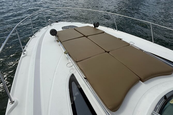37 Ft Yacht Yacht for 2 or 4 hours, Bluetooth, In the Miami Bay - Starting Point and Easy Access from Miami