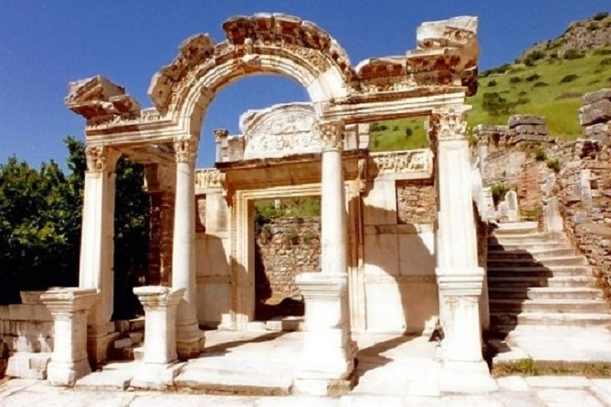 4 Days 7 Churches of Revelations Tour - Pergamon: "Satans Throne" and Hellenistic Heritage