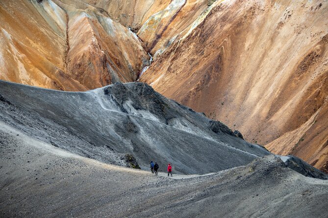 4 Days Laugavegur Trekking Tour - Day 2: Navigating the Black Desert and Rhyolite Mountains
