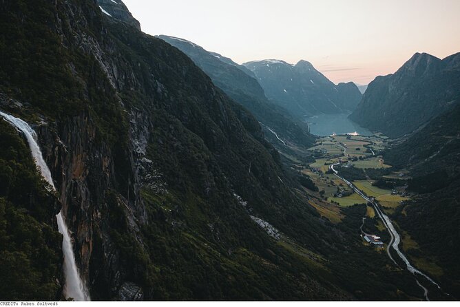 4 Hour Briksdal Glacier Tour in Briksdalsbreen Oldedalen - Viewing the Briksdal Glacier at the Lake