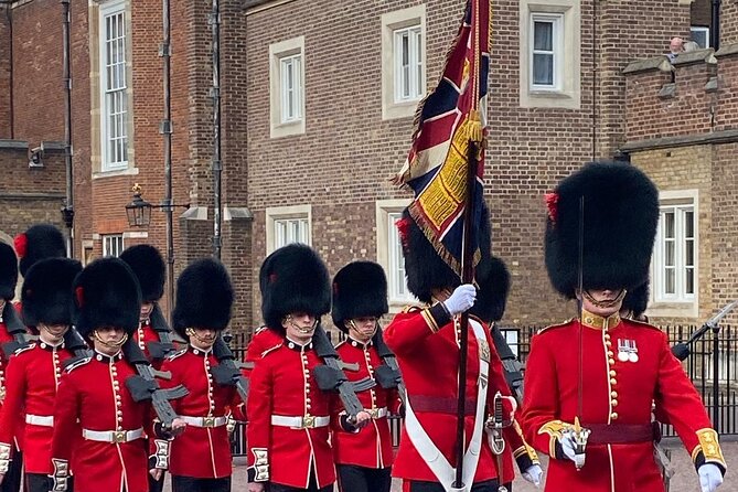 4 hour London Private Tour, with your own Black Cab Tour Guide - Exploring the Houses of Parliament and Westminster Abbey