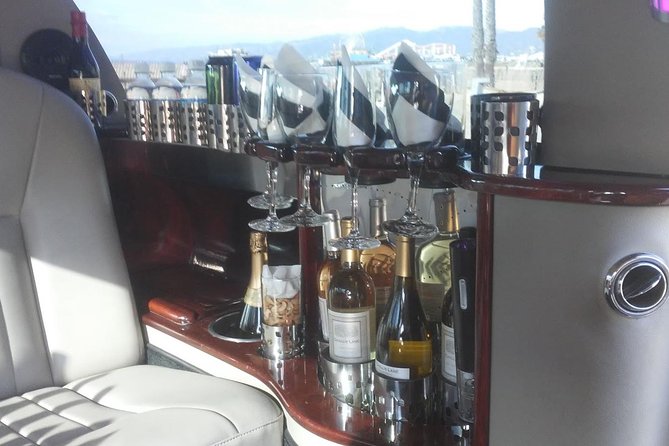 4-Hour private limo Tour of Los Angeles by a TV personality with Free Drinks - Starting Point and How the Tour Operates