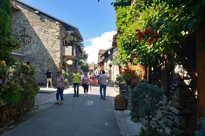 4 Hour Private Tour of the Medieval Town of Yvoire near Geneva - Exploring Yvoire: A Picturesque Medieval Town