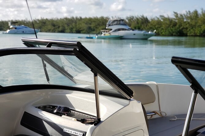 42 Ft Private Yacht Miami, rent for 2 our 4 hours, for 12 people - Exploring Miami’s Waters in Style on a 42 Ft Yacht