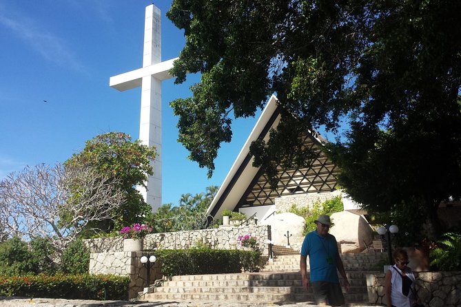 4Hrs City Tour Exclusively for Hotels, Divers, Chapel & Mural. - Shopping and City Views on the Main Avenue