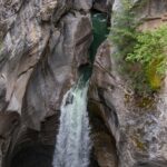 5.5-Hour Jasper Wildlife and Waterfalls Tour with Maligne Lake Cruise from Jasper - Discover Jasper’s Highlights from the Scenic Maligne Valley