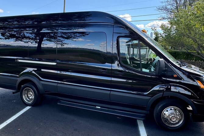 90 Minute Luxury Van Tour of Newport Mansions for Ages 5 Up - Bellevue Avenue Mansion Row and Cliff Walk Highlights