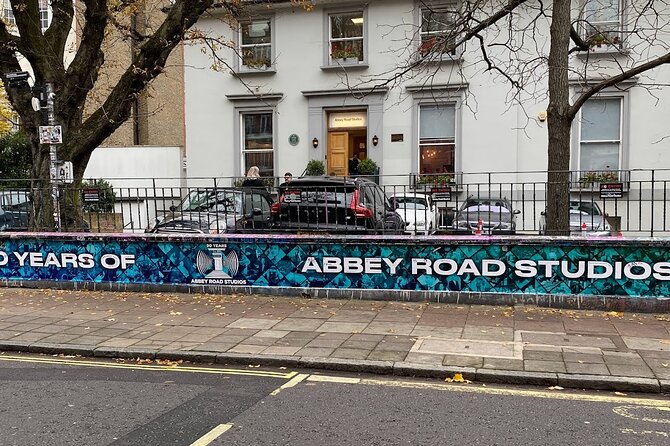 A Beatles London taxi tour and sightseeing experience - Exploring Beatles Residences at Montagu Square