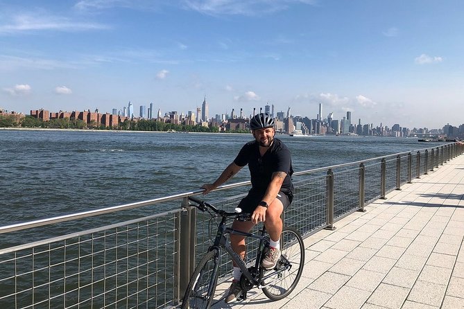A Day in Brooklyn Bike Tour - Exploring Williamsburg: A Thriving North Brooklyn Neighborhood