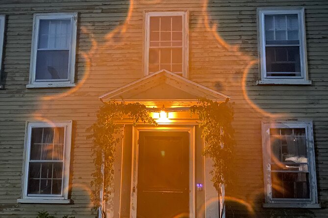 A Ghost Hunting Tour Specters and Apparitions in Salem - Spirit Detection at Howard Street Cemetery