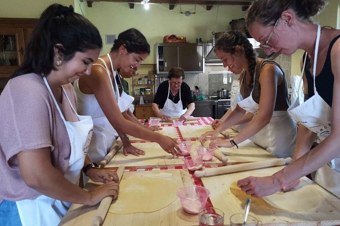Abruzzo Traditional Pasta Making with 85y old local Grandma - Preparing the Classic Tomato Sauce with Secrets from Nonna Amina