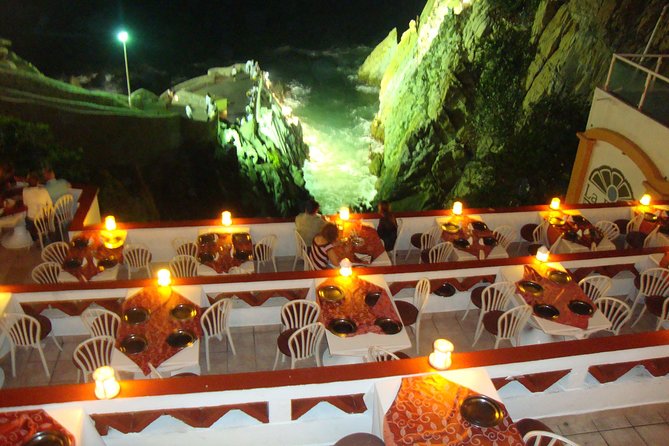 Acapulco Cliff Divers at Night - Starting Point at La Perla with Overlook of the Cliffs