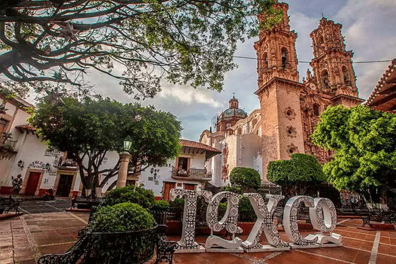 Acapulco to Taxco: One-Day Colonial Silver City Tour - Exploring the Well-Preserved Colonial Architecture of Taxco