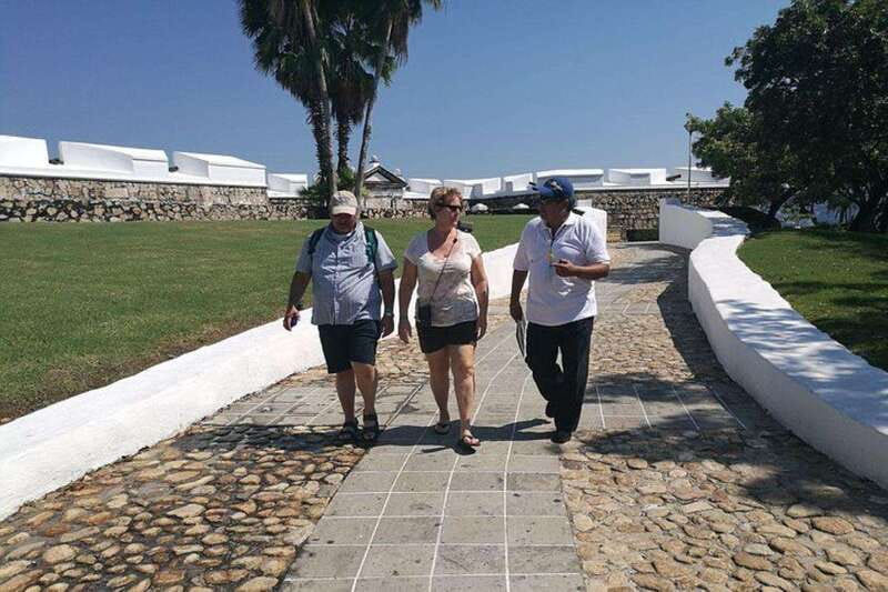 -Acapulco: Walking Tour with Museum, Fort, and Cliff Divers - Exploring the San Diego Fort and Museum of Acapulco