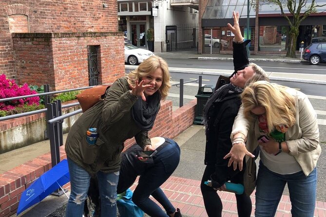 Adventurous Scavenger Hunt in Edmonton by 3Quest Challenge - The Role of the Remote Host During the Game