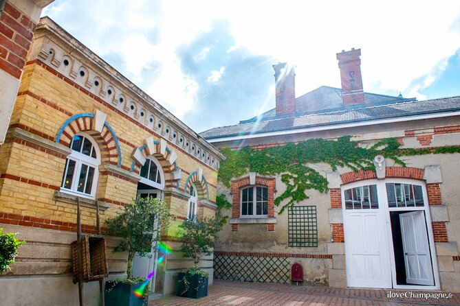 Afternoon Champagne visit & tasting class near Epernay - The Guided Champagne Masterclass with a Local Expert