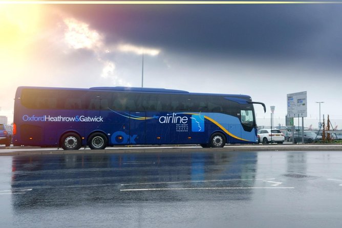 Airport Coach Service from Gatwick to Oxford - Onboard Comfort: Wi-Fi, Power, and Bathroom Facilities