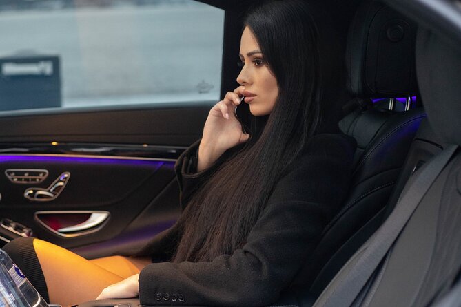 Airport Limousine Transfer: Stockholm City to Arlanda Airport 1-7 Passengers - Meeting Point at Stockholm Arlanda Airport