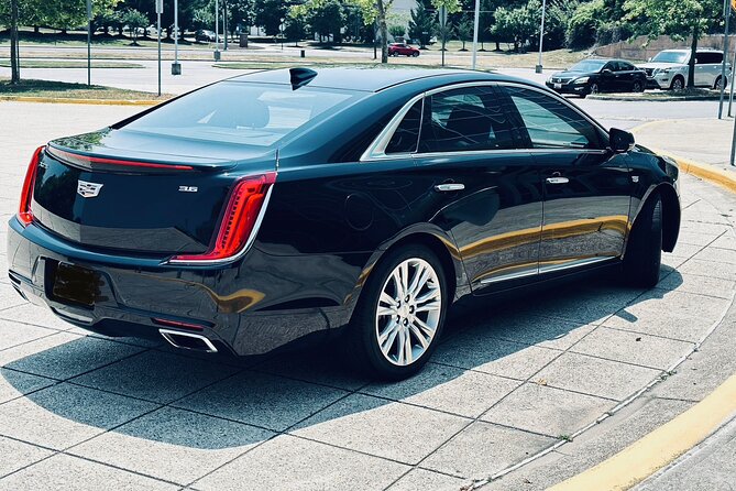 Airport Transfer from Ronald Reagan Airport DCA to Washington DC - How the Luxury Sedan Combines Comfort and Style