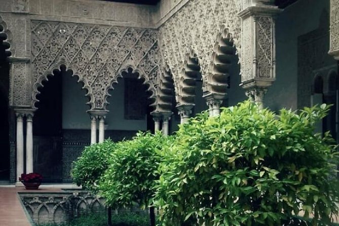 Alcazar and Cathedral of Seville Private Tour - Exploring the Royal Alcázars Stunning Palaces and Gardens