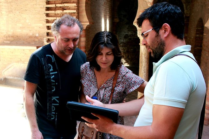 Alhambra and Nasrid Palaces: Private Tour through the Senses - Inside the Nasrid Palaces: The Heart of Moorish Luxury