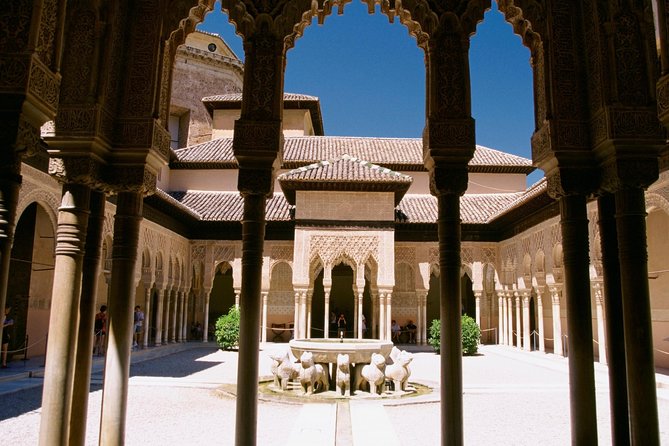 Alhambra &Charles Palace Guided Tour with Optional Nasrid Palaces - The Spectacular Generalife Gardens