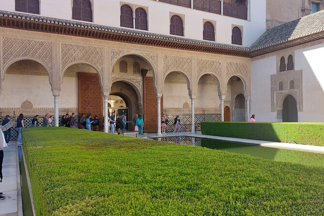 Alhambra Guided Tour, Nasrid Palaces and Generalife - Navigating the Alhambra’s Key Stops