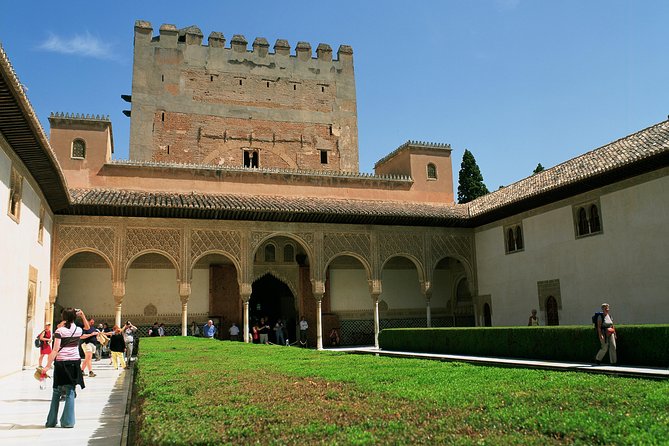 Alhambra Palace & Generalife Gardens daytrip from Roquetas, Aguadulce & Almeria - Guided City Tour of Granada’s Main Landmarks