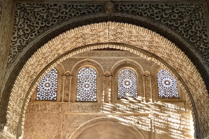Alhambra Private Tour from Malaga: with transport and skip-the-line-tickets - Visit the Palace of Carlos V: A Renaissance Contrast