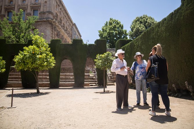 Alhambra Private Tour & Nazaries Palaces from Seville with Pickup - Exploring Granada’s Historic Neighborhood of Albaycin and San Nicolas Viewpoint