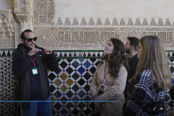 Alhambra: Small Group Tour with Local Guide & Admission - Inside the Nasrid Palaces: An Architectural Treasure