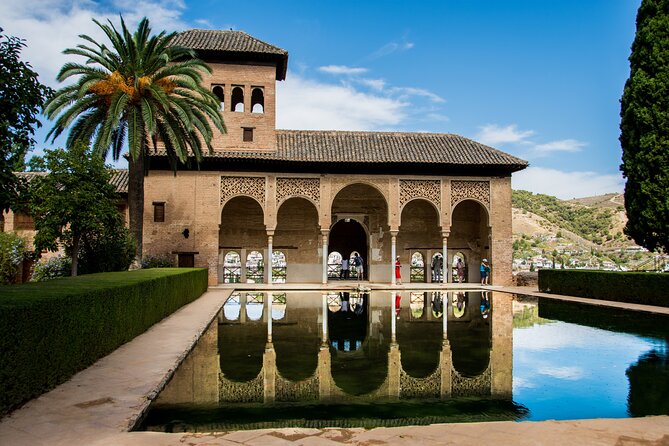 Alhambra Tour and Nazaries Palaces with Hammam Massage Experience - From the Alhambra to the Arab Baths: An Itinerary with Cultural Depth