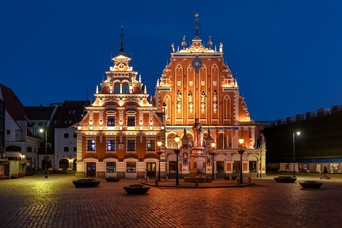 Alternative Riga: Central market and Moscow suburb tour - Discovering Latvia’s Independence at the Freedom Monument