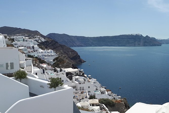 Amazing sightseeing in Santorini - Discover Pyrgos’ Charm and History