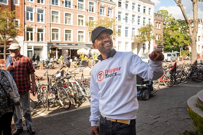 Amsterdam: Anne Frank and World War II Walking Tour (TOP RATED) - Visiting the Verzetsmuseum: The Jewish Resistance in Amsterdam