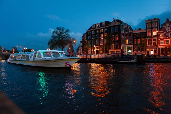 Amsterdam Evening Cocktail Cruise with snacks - The Iconic Amsterdam Canal Route