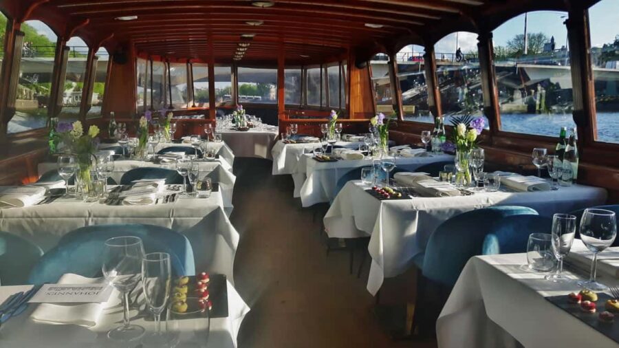 Amsterdam: High-End 3-Course Dinner Canal Cruise - The Classic Amsterdam Saloon Boat Setting
