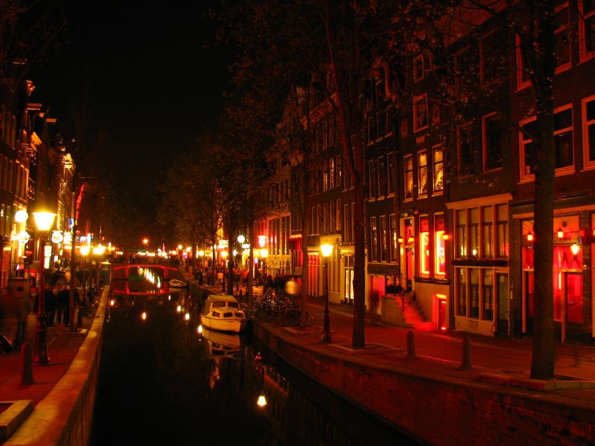 Amsterdam: Private Red Light District and Food Tour - Famous Landmarks and Hidden Corners