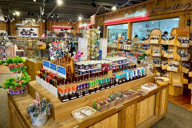 Anchorage City Tour, w/Choc Factory Samplings - Exploring the Ulu Factory and Knife Demonstration