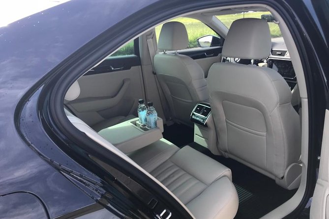 Arrival in Iceland - Private airport transfer from KEF Airport - Why Choose a Private Transfer Over Other Options