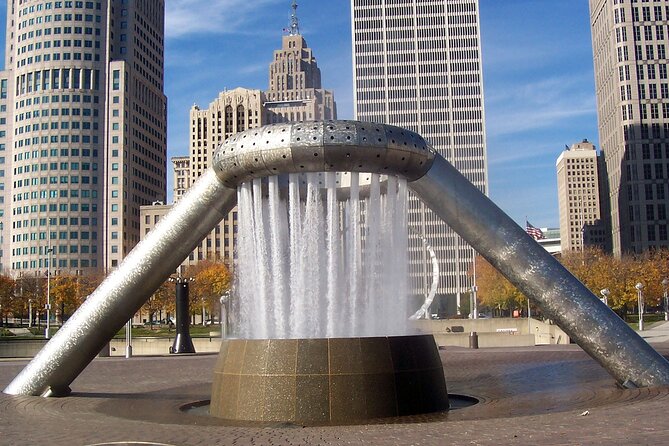 Arrival Private Transfer: Detroit Airport DTW to Detroit in Luxury SUV - Flexibility and Convenience for Your Arrival