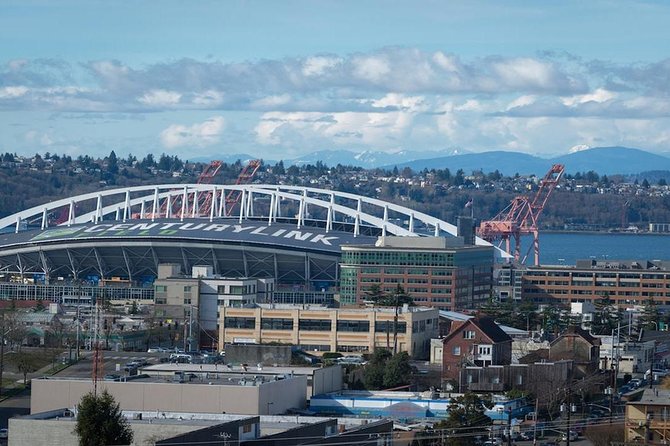 Arrival Private Transfer: Seattle Airport SEA to Seattle in Luxury SUV - From the Seattle Airport to Downtown in Style