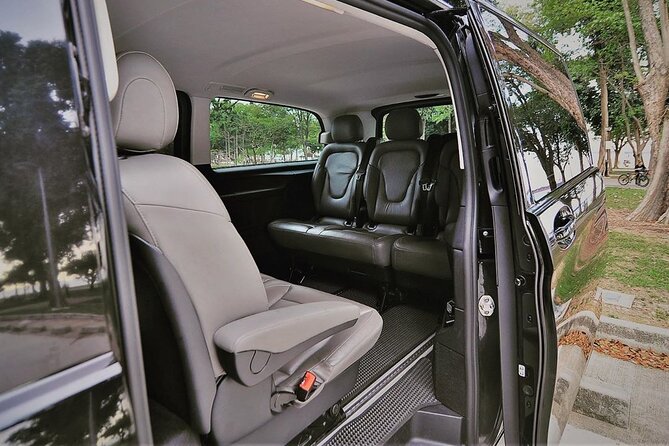 Arrival Transfer: Frankfurt Airport FRA to Frankfurt by Van - Meet & Greet Service at Frankfurt Airport