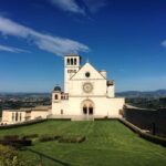 Assisi city tour in Portuguese - Visiting the Basilica of Santa Chiara and Its Artistic Treasures