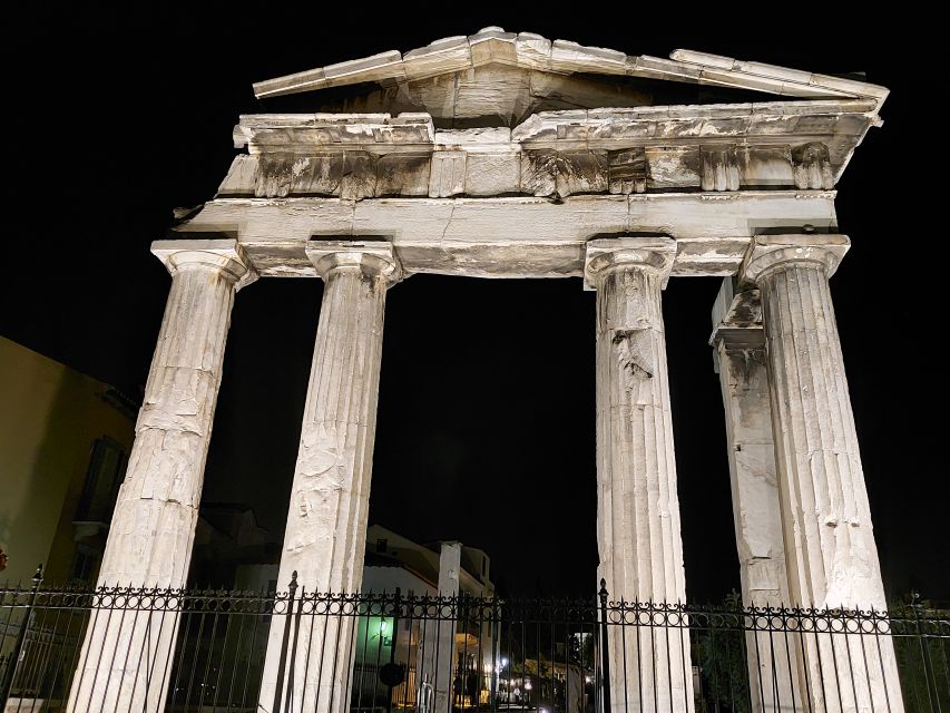 Athens: City Highlights Nighttime Walking Tour in Spanish - Starting at the National Library of Greece, the Grand Trilogy