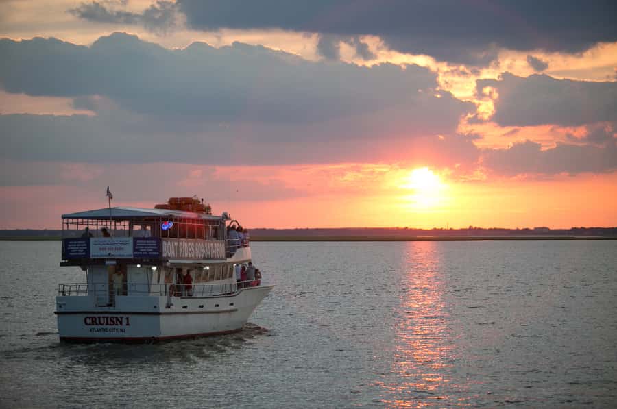 Atlantic City: Happy Hour Cruise Sun- Thursday. All ages - Scenic Views of Atlantic City at Dusk and Night