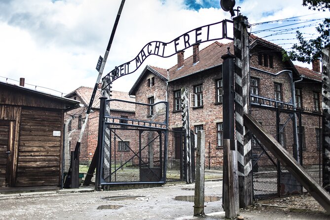 Auschwitz and Wieliczka Salt Mine One Day Tour from Krakow - Auschwitz-Birkenau: A Deep Dive into History