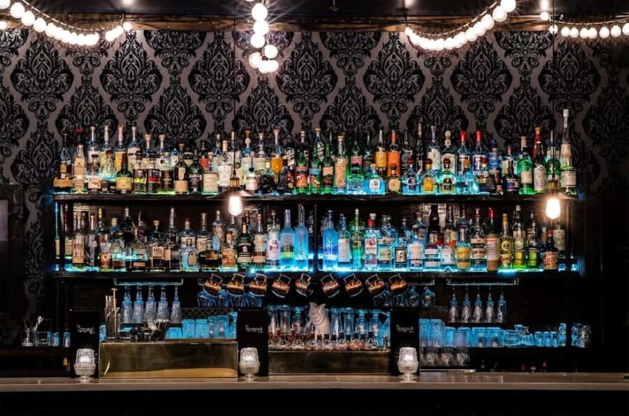 Austin: Best Bars and Bats 3-Hour Guided Tour - Ending at an Up-and-Coming, World-Renowned Bar