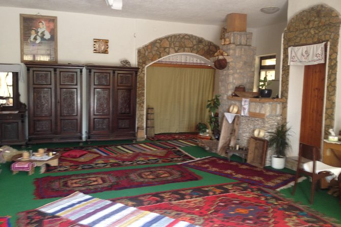 Authentic Antique Museum Home - The Experience of the Hosts and Tour Atmosphere